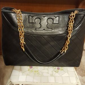 TB Alexa Slouchy shoulder bag